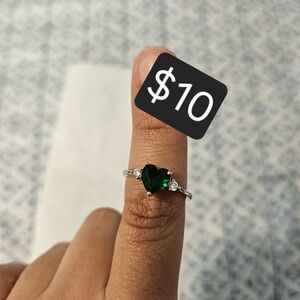 Elegant Green Heart Ring
